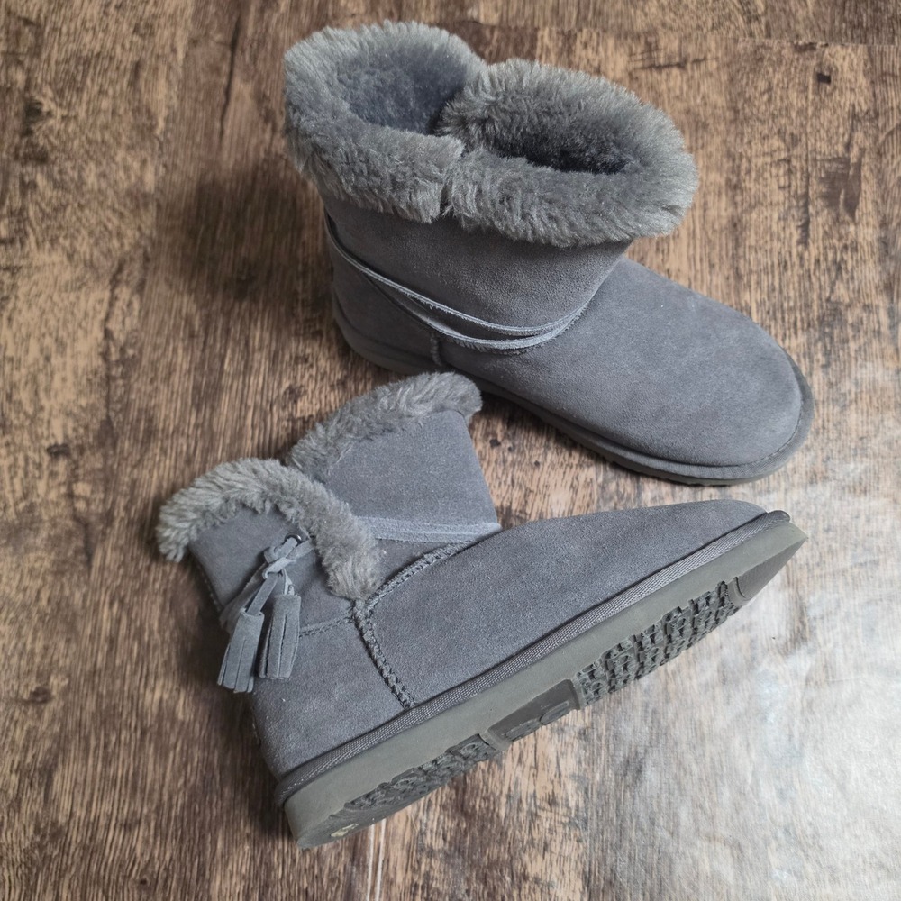 LAMO Winter Boots Women‎ 8 Gray Suede Faux Fur Tassel Ankle Booties